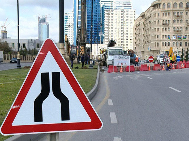 Şəkildə göstərilən yol nişanı sürücünü nə barədə xəbərdar edir?